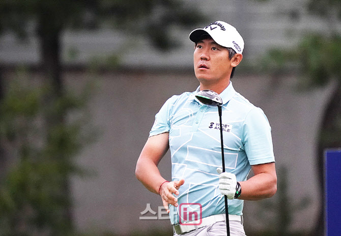 [포토] 타구 바라보는 이지훈