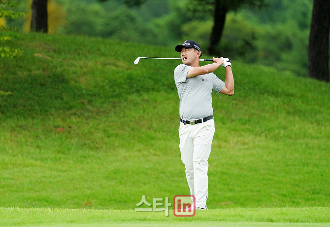[포토] 한승수, 그린을 놓치면 안된다