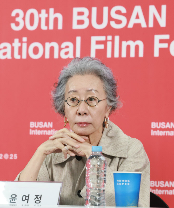 '결혼 피로연' 윤여정 "원래 한기찬 母 역할…할머니로 바꾸자 해"[BIFF]
