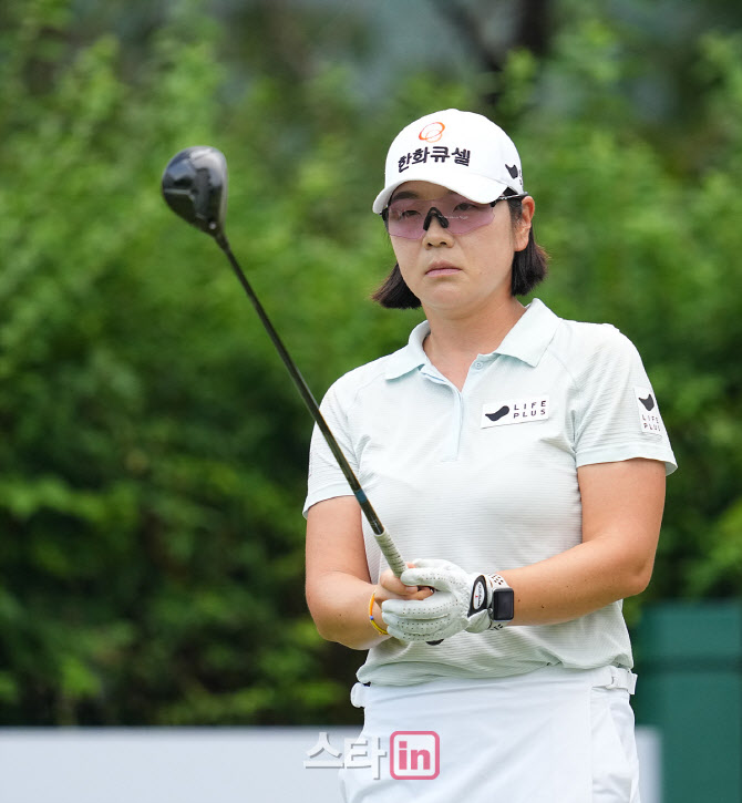 이민영, JLPGA 도카이클래식 둘째 날도 공동선두..8번째 우승에 성큼