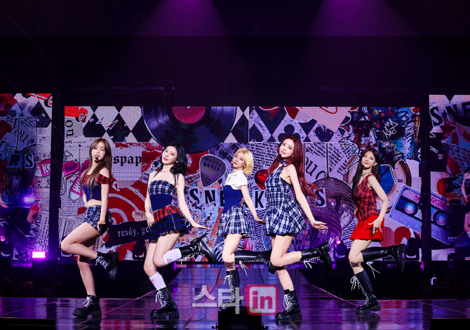 4번째 팬미팅 마친 ITZY "7년 너무 짧아, 앞으로도 함께"