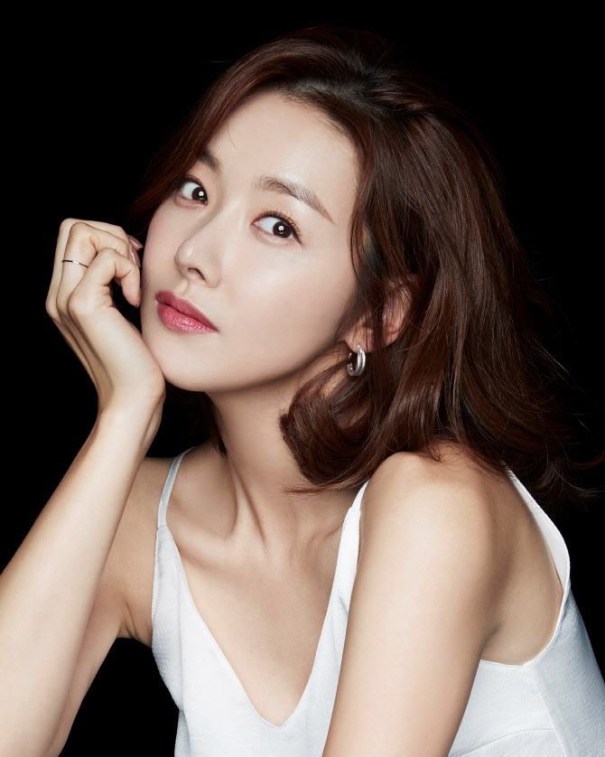'두산베어스 찐팬' 배우 소이현, 25일 승리기원 시구 진행