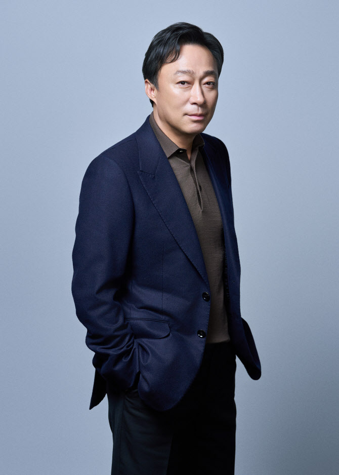 '어쩔수가없다' 이성민 파격 도전…"전라 뒤태, 대역 아닌 나"[인터뷰]②