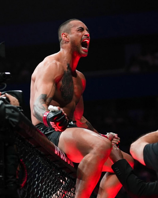 괴력의 울버그, 레예스에 화끈한 KO승...UFC 라이트헤비급 차기 도전자 예약