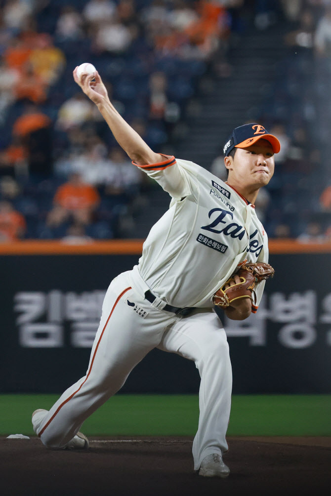'정우주 깜짝 선발 호투' 한화, LG 잡고 정규시즌 1위 불씨 살렸다