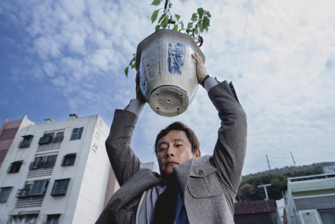 '어쩔수가없다' 9일 연속 극장 1위…입소문 호평 속 139만 돌파