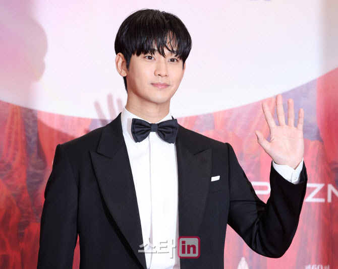 김수현 측, 軍 시절 일기 공개 왜?…"미성년 시절 김새론에 이성적 호감 無"
