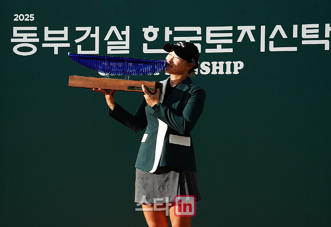 [포토] 김민솔, 동부건설·한국토지신탁 챔피언십 우승