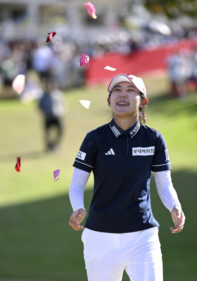 15~18번홀 버디로 LPGA 직행하는 황유민…“美 진출 시기는 상의해볼 것”(종합)