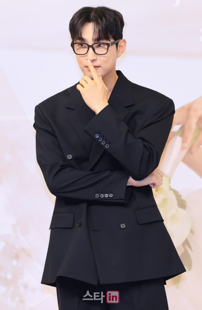 [포토]배우 최우식, '터프한 로맨스'