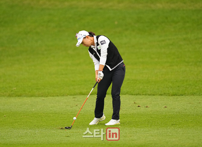 [골프in 포토] 정윤지,정교한 유틸리티샷