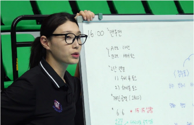 김연경, 이번엔 한일전이다…세터들에 쓴소리 폭발 (신인감독 김연경)