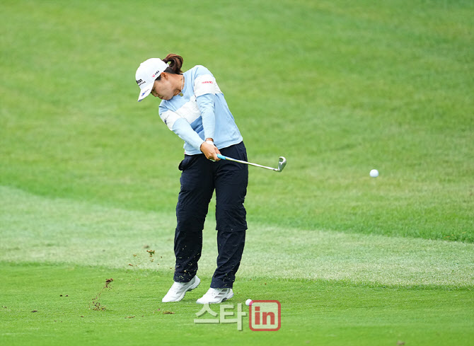 [포토] 나사 하타오카,버디위한 임팩트