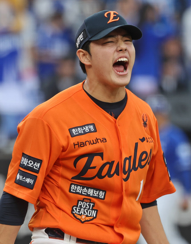 마운드 흔들리는 한화, '구원투수 문동주' 카드 또 꺼낼까