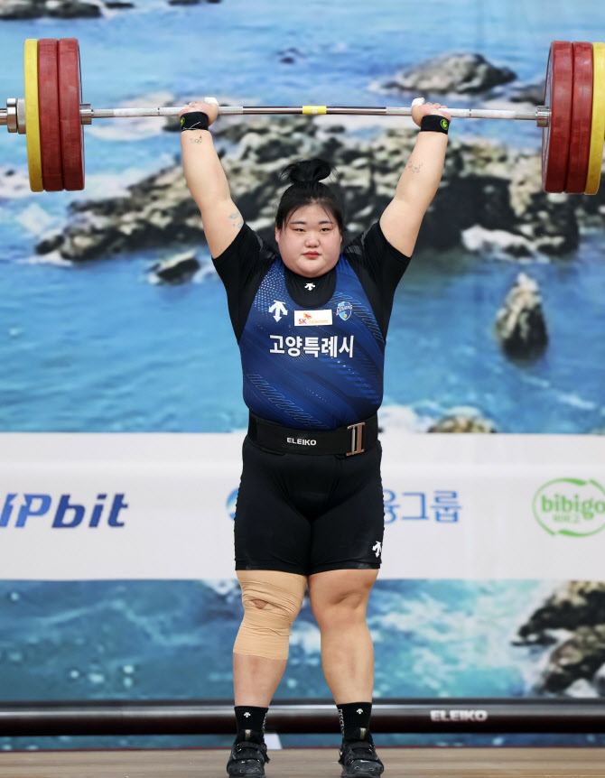 [포토] 역도 박혜정, 부산 전국체전 3관왕