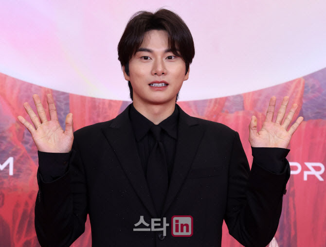 이이경 '19금 대화' 폭로 A씨, 돌연 사과 "AI로 조작…재미로 시작"