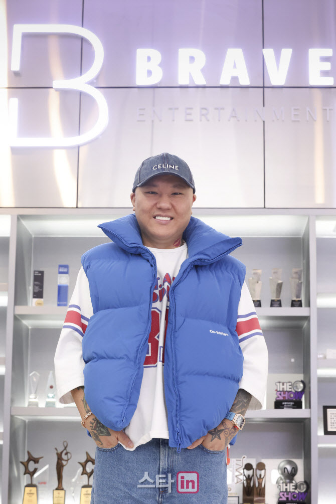 [단독]'짧은 치마' 역주행에 용형 반응 "11년 지났는데…기억해주셔서 감사"(인터뷰)