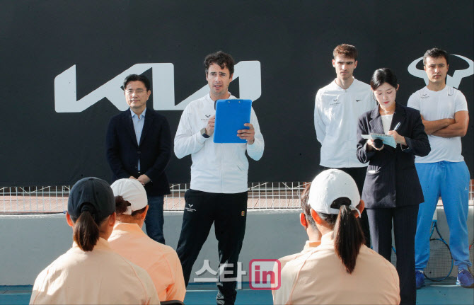 [포토]라파 나달 아카데미, '한국 테니스 유망주와 특급 만남'