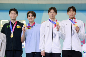 수영 김영범, 자유형 100m서 황선우 넘어 새로운 한국 기록 수립