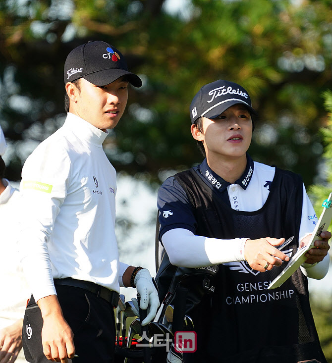 [포토] 타구 바라보는 송민혁
