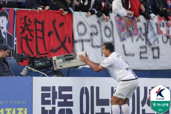 ‘유리 2골’ 제주, ‘4명 퇴장 악연’ 수원FC 꺾고 11경기 만에 승