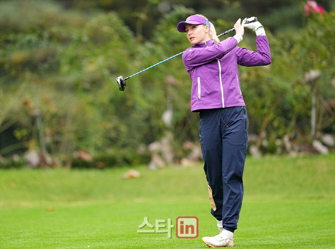 [골프in 포토] 찰리 헐,티샷 실수는 없다