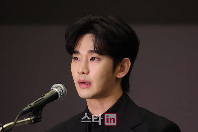 김수현 측 "고 김새론 미성년 시절 단 하루도 사귄 적 없어…증거 조작"