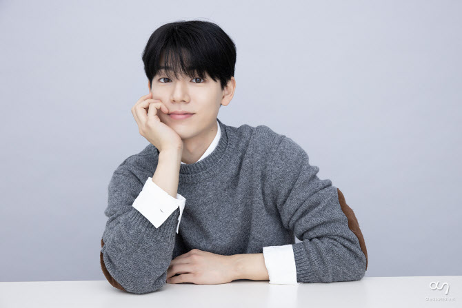 '신사장 프로젝트' 배현성 "7살 연하 이레와 러브라인…스킨십도 자제해"[인터뷰]③