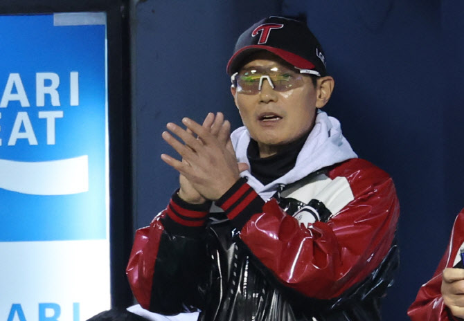 ‘8회만 6실점’ LG 염경엽 “빗맞은 타구였는데... 이게 야구”