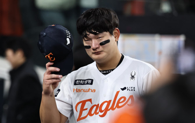 'KS 승리투수' 김서현의 눈물..."감독님 믿음 부응하고 싶었다"