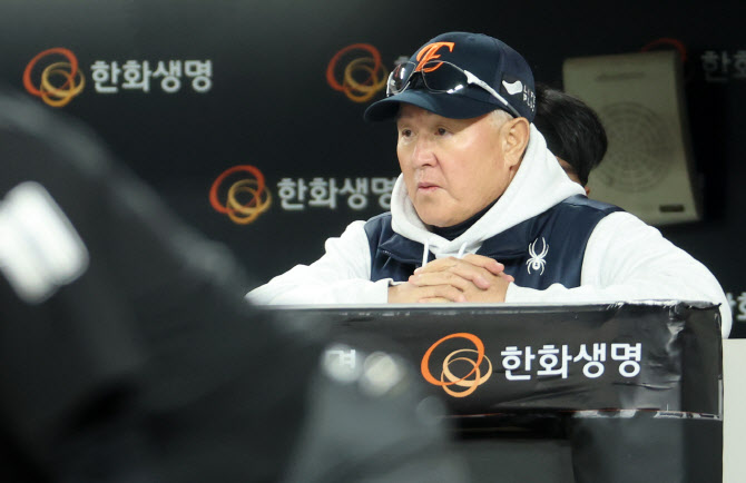 ‘5번째 KS 준우승’ 한화 김경문 “항상 2등은 아쉬워”