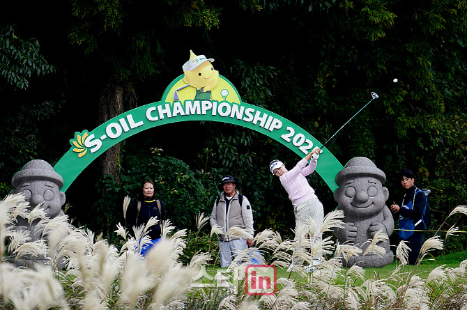 [포토] 서어진, 힘찬 팔로스로우