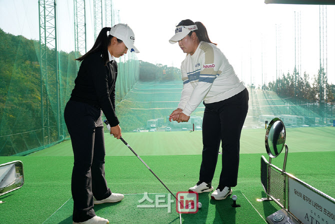 [골프in 포토]송은아,그립 먼저 체크하자