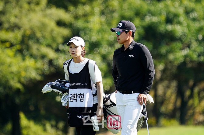 [포토] 김학형, 마지막대회도 아내와 함께