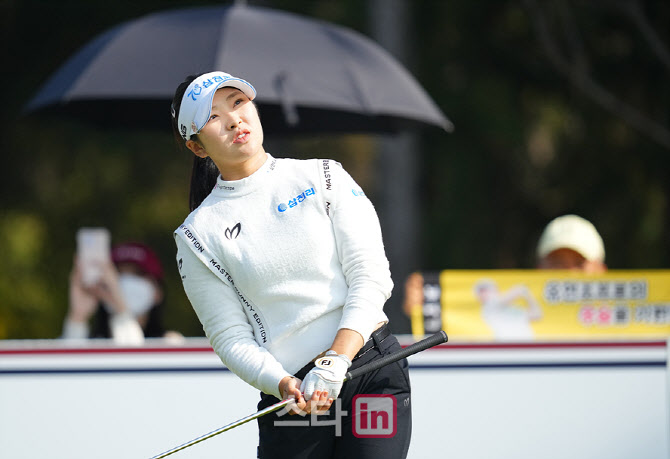 [골프in 포토]유현조,타구 방향은 핀
