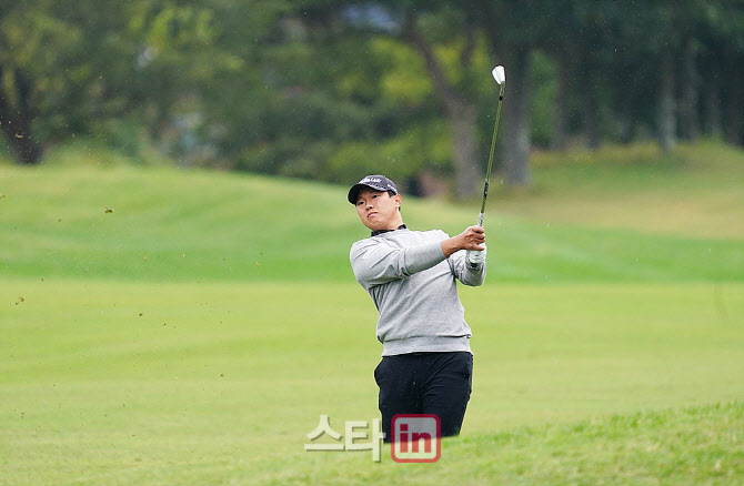 [포토] 타구 바라보는 이상희