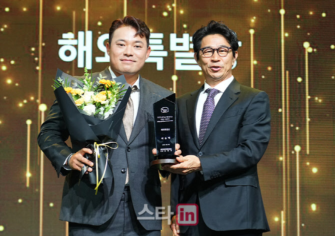 [골프in 포토]해외 특별상 수상하는 이승택