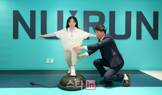 [포토]장새별 아나운서,보수볼 원포인트 레슨 받아요