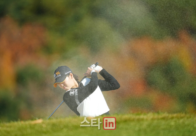 [포토]방신실,벙커턱을 맞고 떨어졌다