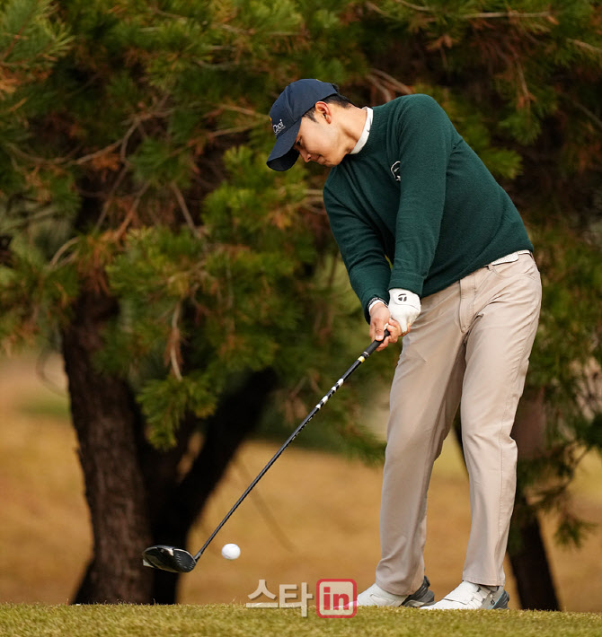 [포토]윤태환,시원한 티샷 임팩트