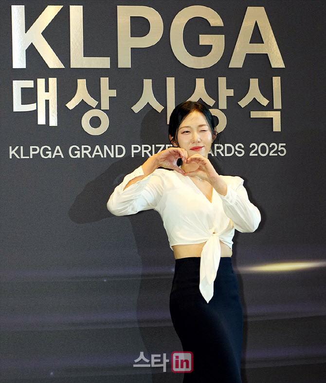 [포토]배소현,윙크하며 손하트