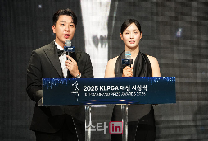 [포토]안현준 아나운서-박결,2025 대상 시상식 진행합니다