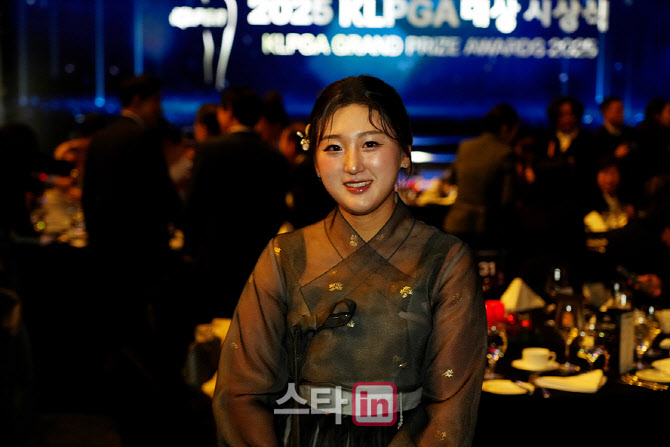 [포토]리슈잉,위너스 클럽 가입 미소에요