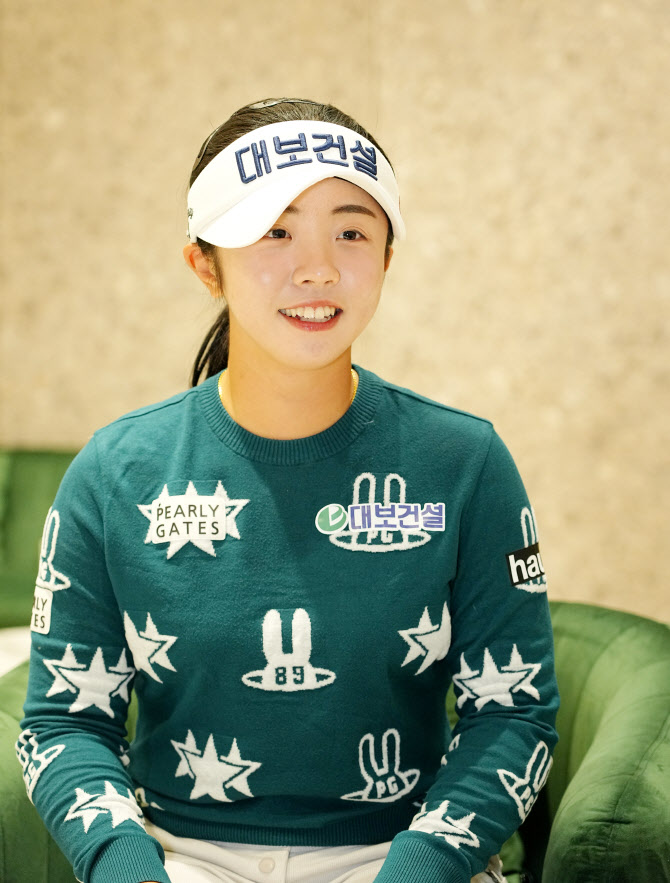 '슈퍼 루키' 예고한 양효진 "민솔 언니와 신인상 경쟁 기대돼요"[인터뷰]