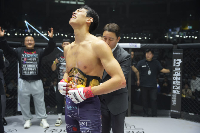 '엘리트 킥복서' 윤태영, 화끈한 KO로 로드FC 웰터급 챔피언 등극