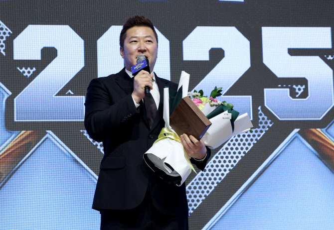 'KIA->삼성' 최형우, 지명타자 부문 수상...최고령 골든글러브新