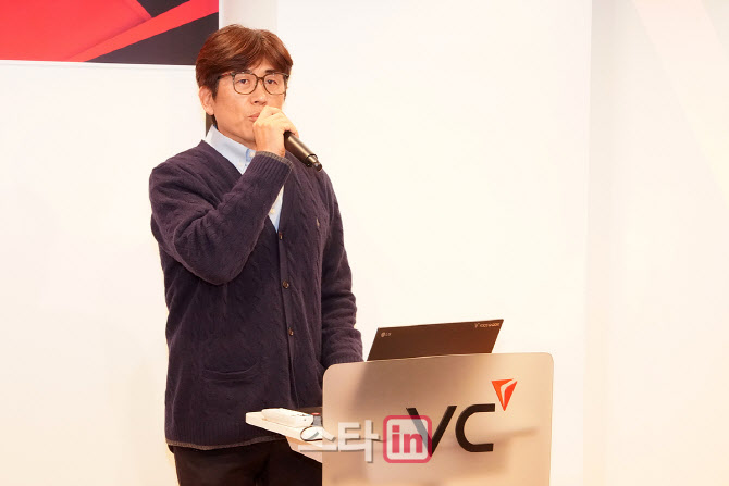 [포토]인사말하는 보이스캐디 김성욱 이사