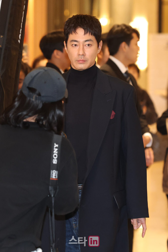 [포토]멀리서도 빛나는 조인성