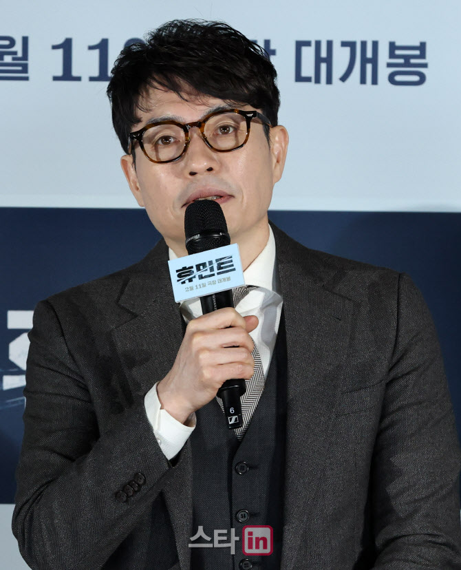 [포토]인사말하는 류승완 감독