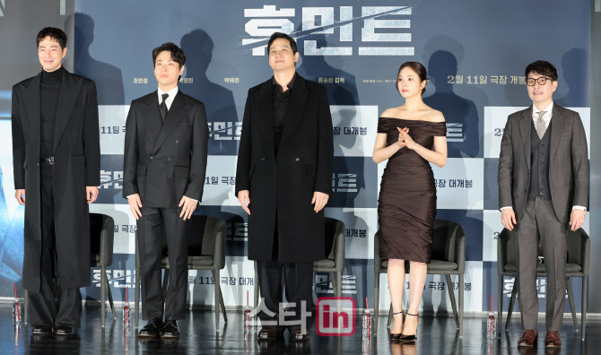 [포토]제작보고회 참석한 조인성-박정민-박해준-신세경-류승완 감독